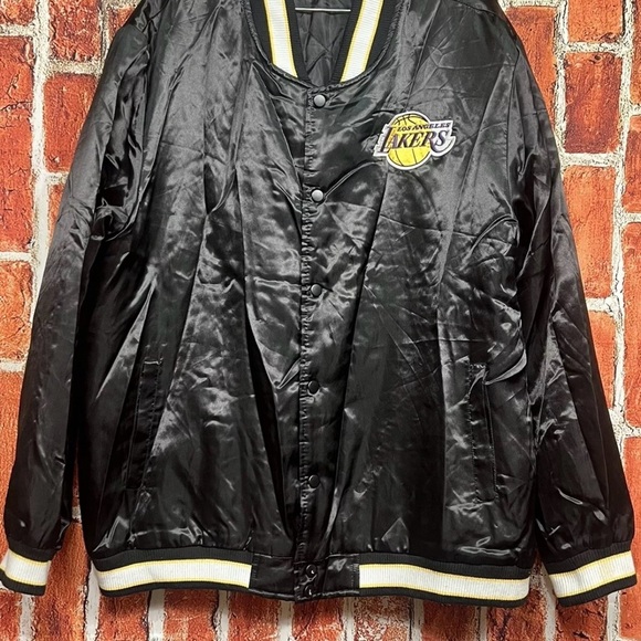 Vintage XL NBA Los Angeles Lakers Black Ultra Game Snap Front Satin Jacket